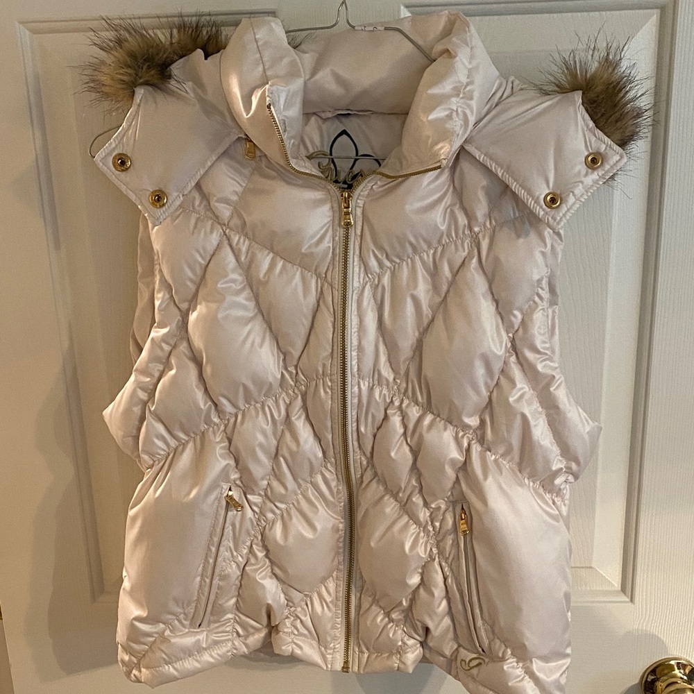 Guess Cream Puffer Vest with Faux Fur Trim - Picture 2 of 13